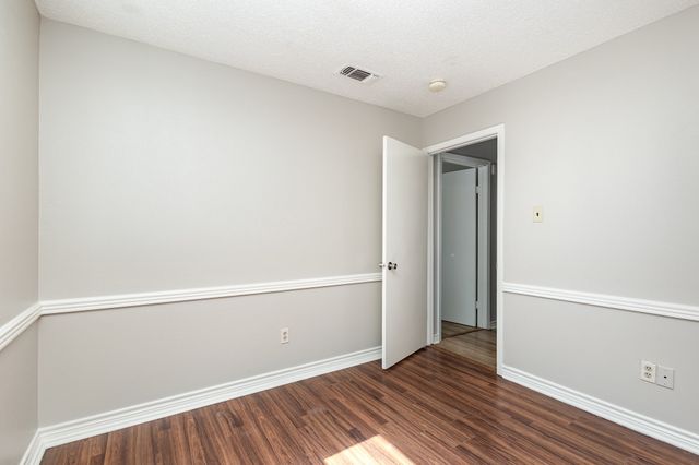 2200 Clover Park Drive, Arlington, TX 76013