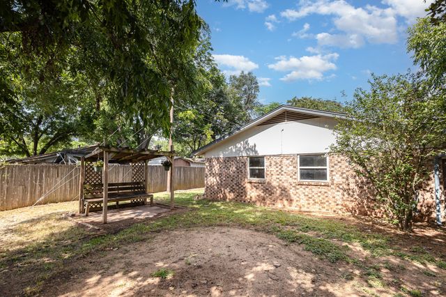 2200 Clover Park Drive, Arlington, TX 76013
