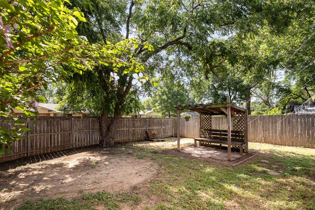 2200 Clover Park Drive, Arlington, TX 76013