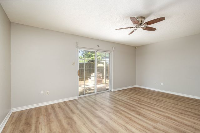 2200 Clover Park Drive, Arlington, TX 76013