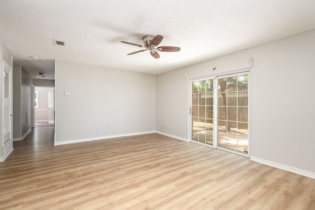 2200 Clover Park Drive, Arlington, TX 76013