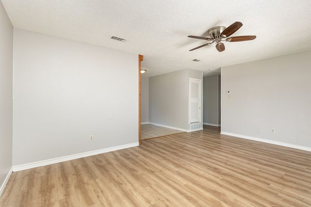 2200 Clover Park Drive, Arlington, TX 76013