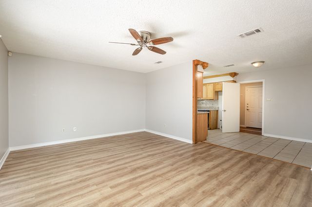 2200 Clover Park Drive, Arlington, TX 76013