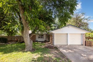 2200 Clover Park Drive, Arlington, TX 76013