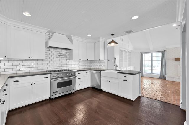 17507 Deer Creek Drive, Spring, TX 77379