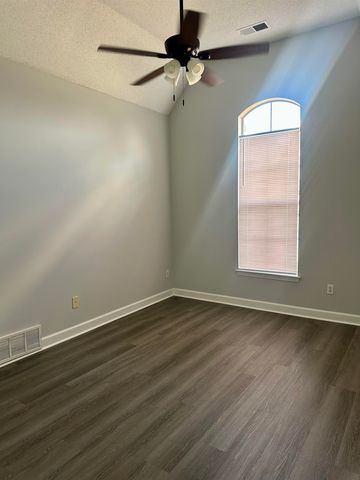 1147 W CORTONA CIR, Memphis, TN 38018