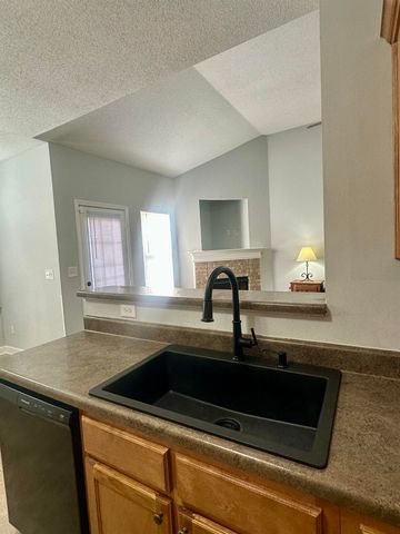 1147 W CORTONA CIR, Memphis, TN 38018