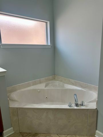 1147 W CORTONA CIR, Memphis, TN 38018