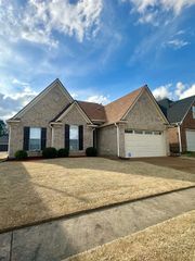 1147 W CORTONA CIR, Memphis, TN 38018