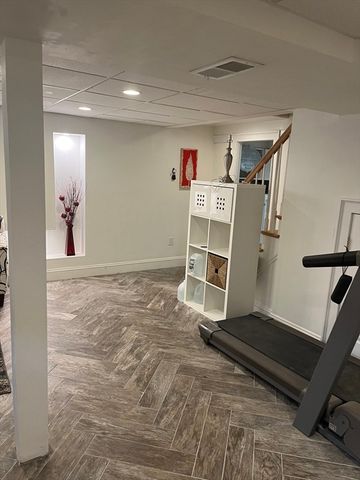 24 Leslie Rd B, Newton, MA 02466
