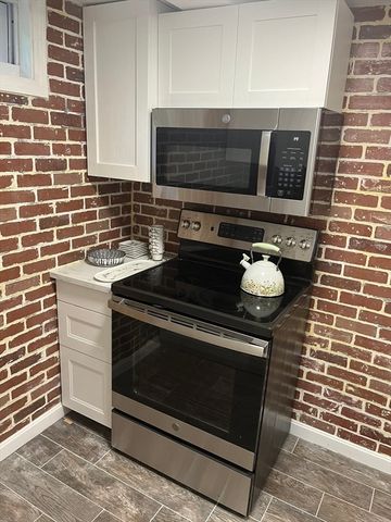 24 Leslie Rd B, Newton, MA 02466