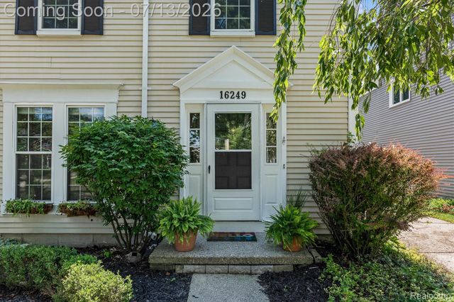 16249 Birwood Avenue, Beverly Hills Village, MI 48025