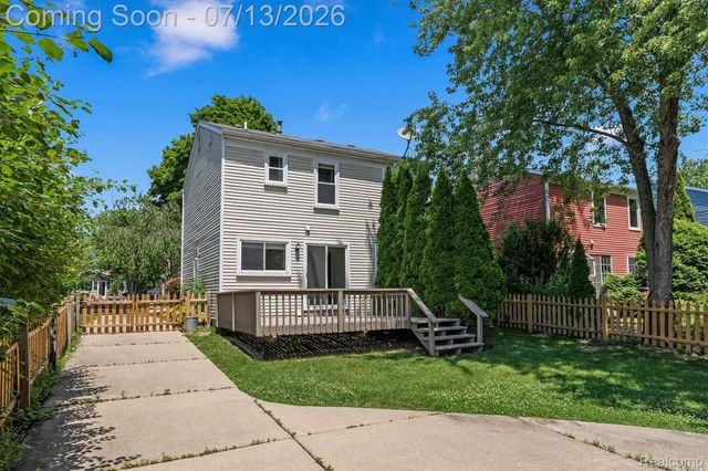 16249 Birwood Avenue, Beverly Hills Village, MI 48025