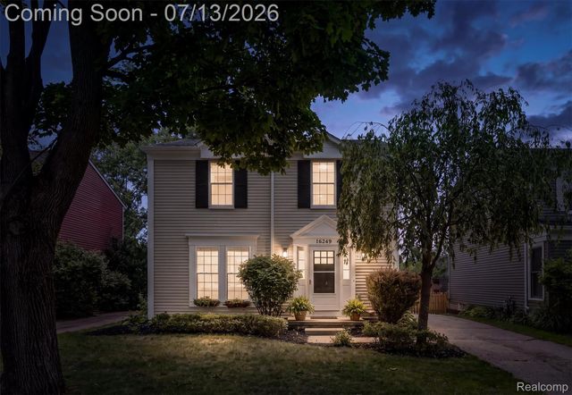 16249 Birwood Avenue, Beverly Hills Village, MI 48025