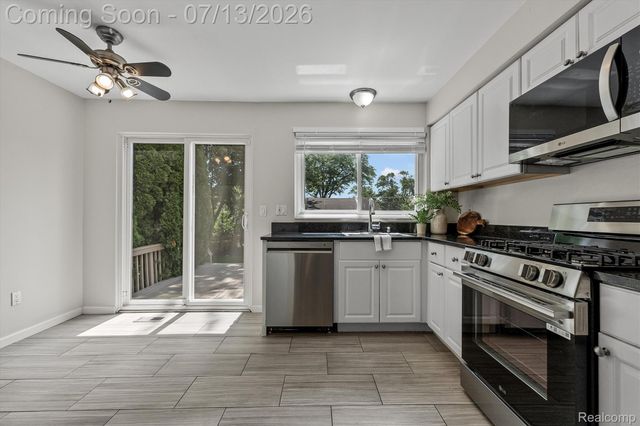 16249 Birwood Avenue, Beverly Hills Village, MI 48025