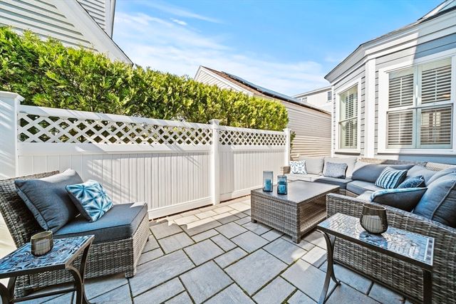 3 Sandpiper Green, Weymouth, MA 02190