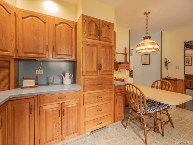 2080 Seamans Neck Road, Seaford, NY 11783