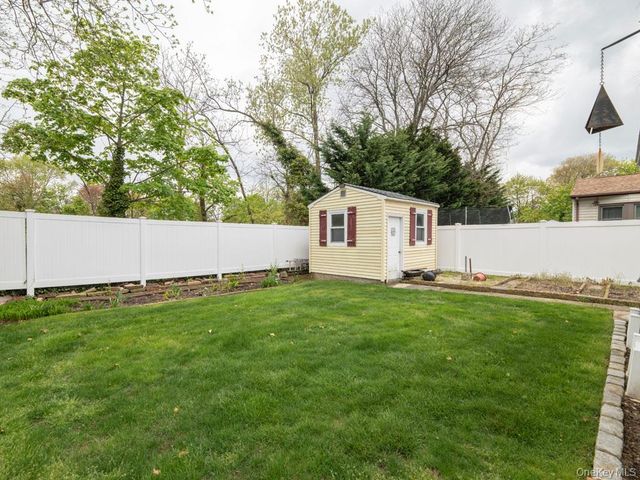 2080 Seamans Neck Road, Seaford, NY 11783