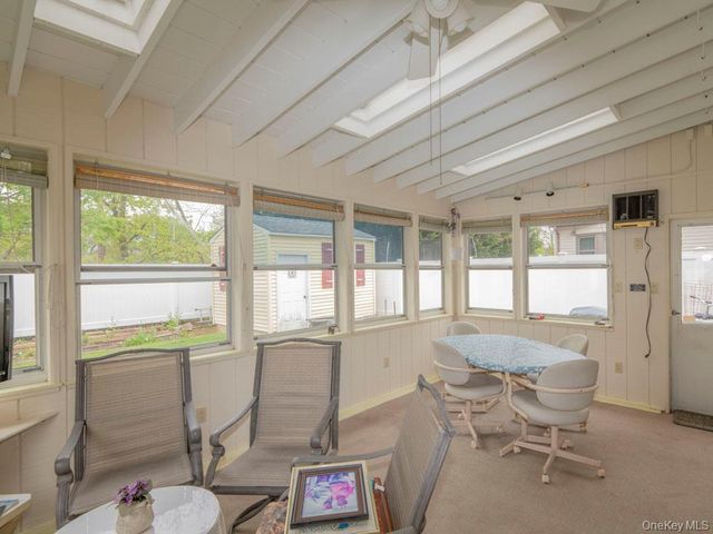 2080 Seamans Neck Road, Seaford, NY 11783