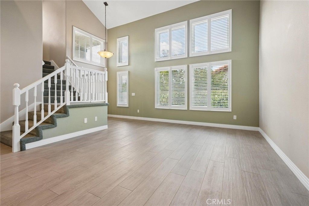 Image 7 of property listing at 28269 Rodgers, Saugus, CA 91350