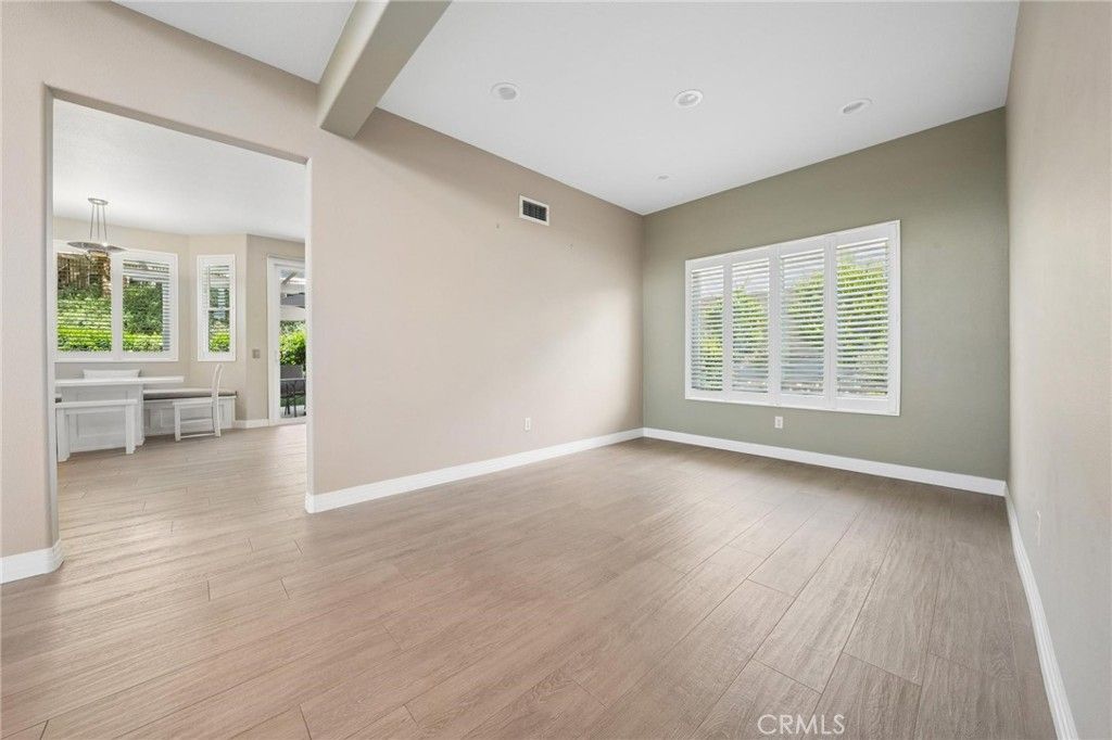 Image 9 of property listing at 28269 Rodgers, Saugus, CA 91350