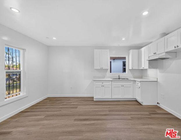 1046 W 83rd Street, Los Angeles, CA 90044