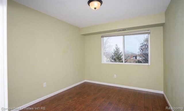 3072 Schoolhouse, Troy, MI 48083