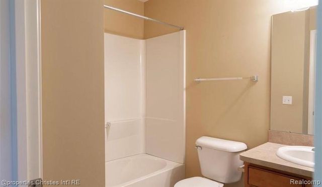 3072 Schoolhouse, Troy, MI 48083