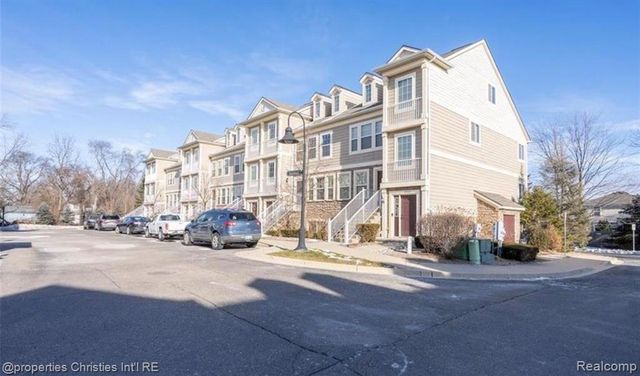 3072 Schoolhouse, Troy, MI 48083