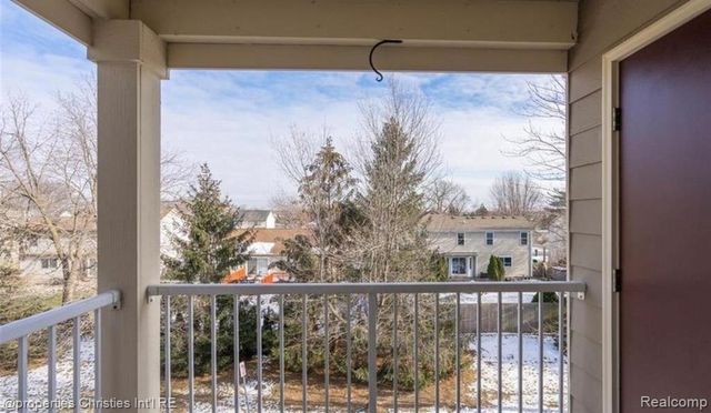 3072 Schoolhouse, Troy, MI 48083