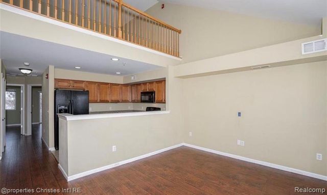 3072 Schoolhouse, Troy, MI 48083