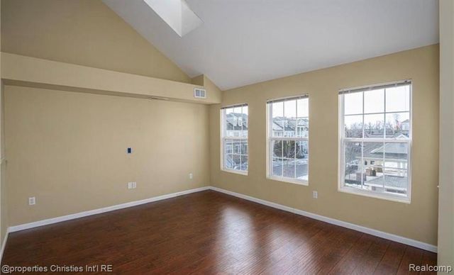 3072 Schoolhouse, Troy, MI 48083