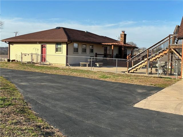 11017 NW Crooked Road, Kansas City, MO 64152