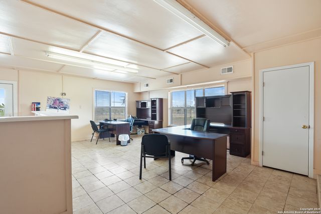 298 Sh-239, Kenedy, TX 78119