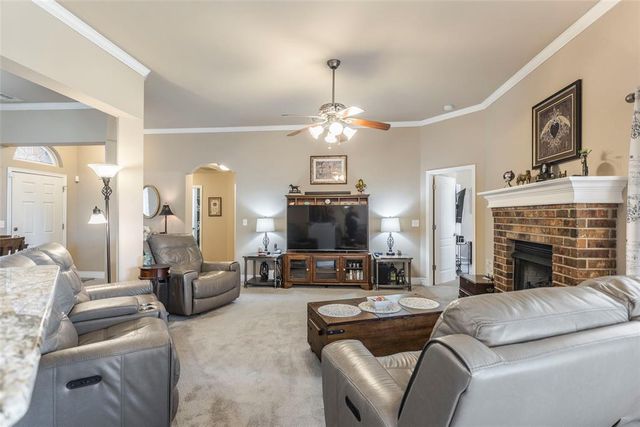 728 E Linden Lane, Mustang, OK 73064