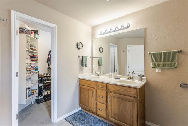 728 E Linden Lane, Mustang, OK 73064