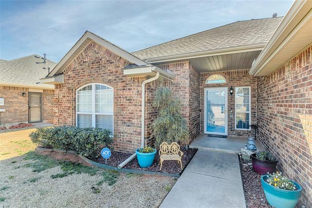 728 E Linden Lane, Mustang, OK 73064