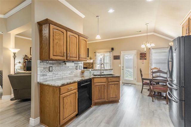 728 E Linden Lane, Mustang, OK 73064