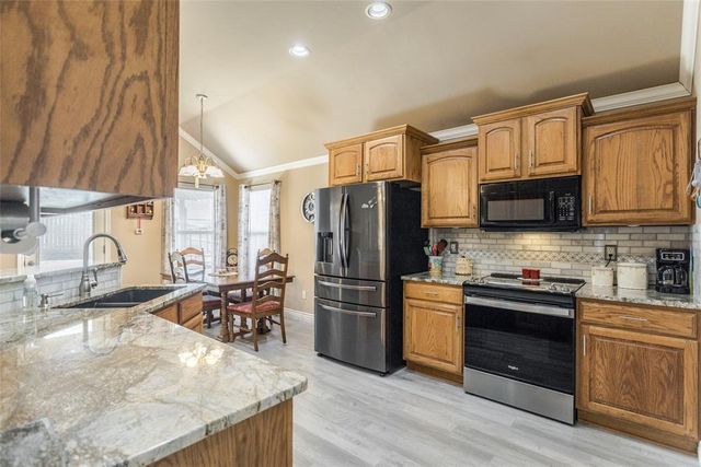 728 E Linden Lane, Mustang, OK 73064