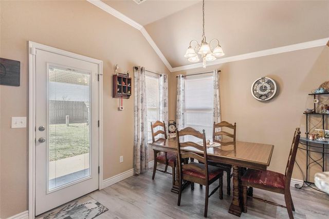 728 E Linden Lane, Mustang, OK 73064