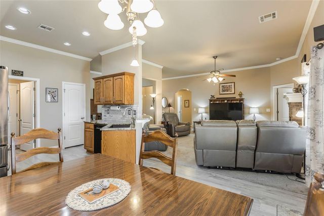 728 E Linden Lane, Mustang, OK 73064