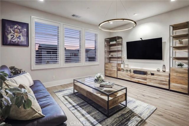 64 Bellatrix, Irvine, CA 92618