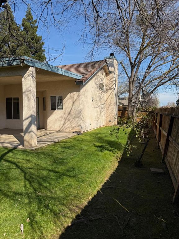 Image 12 of property listing at 10201 N Whitney Avenue, Fresno, CA 93730