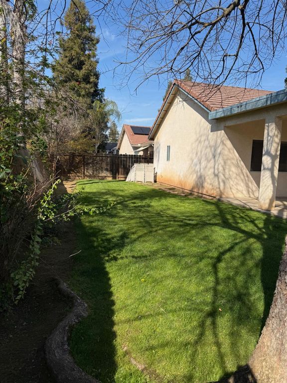 Image 14 of property listing at 10201 N Whitney Avenue, Fresno, CA 93730