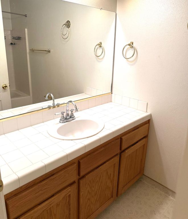 Image 8 of property listing at 10201 N Whitney Avenue, Fresno, CA 93730