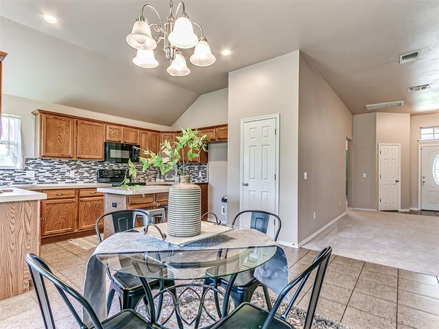 2504 Rookhaven Lane, Yukon, OK 73099