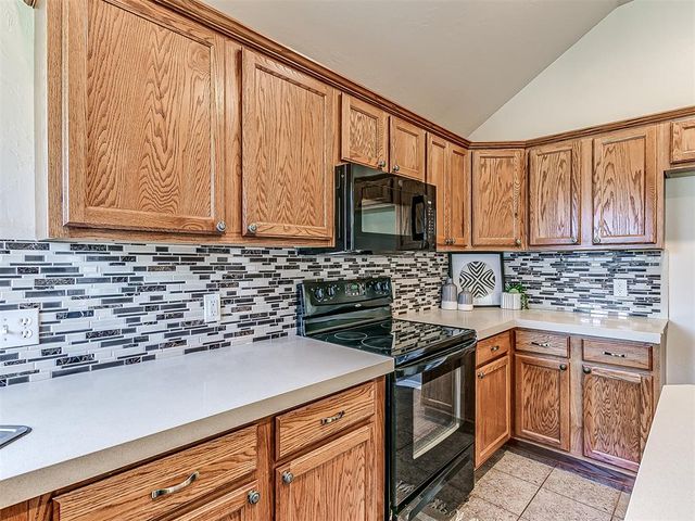 2504 Rookhaven Lane, Yukon, OK 73099