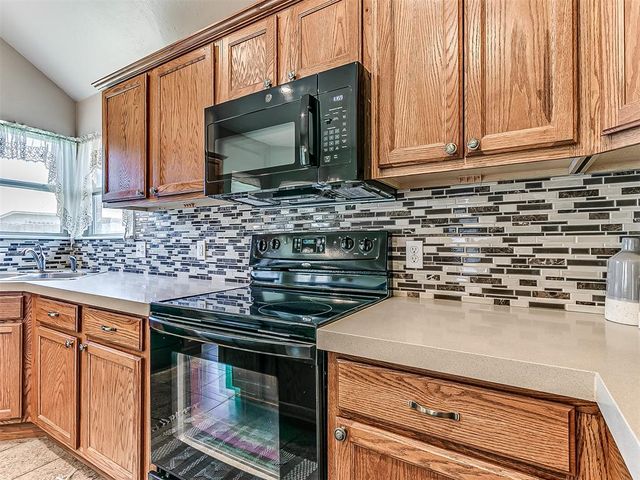 2504 Rookhaven Lane, Yukon, OK 73099