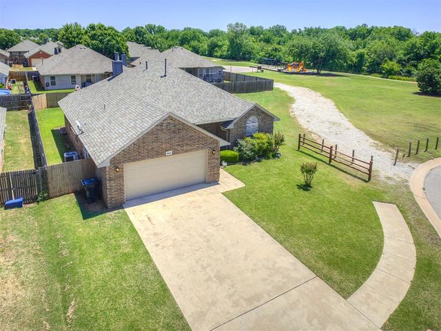 2504 Rookhaven Lane, Yukon, OK 73099