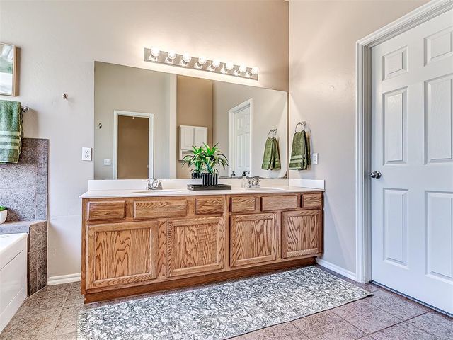 2504 Rookhaven Lane, Yukon, OK 73099